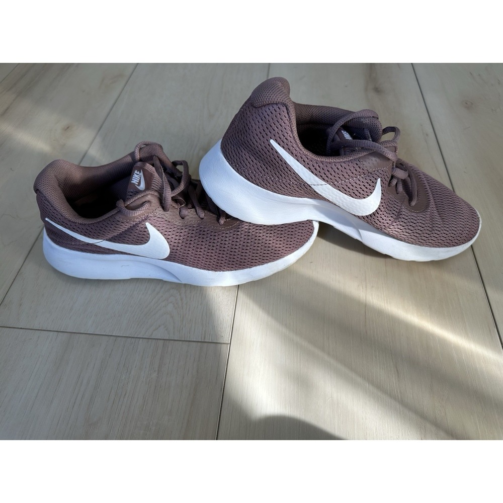 Nike Tanjun 812655-203 Womens US 9 Running Shoes Smokey Mauve Athletic Sneakers